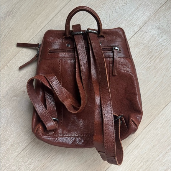 Sophisticated Brown Genuine Leather Spikes & Sparrow Backpack - Picture 2 of 2